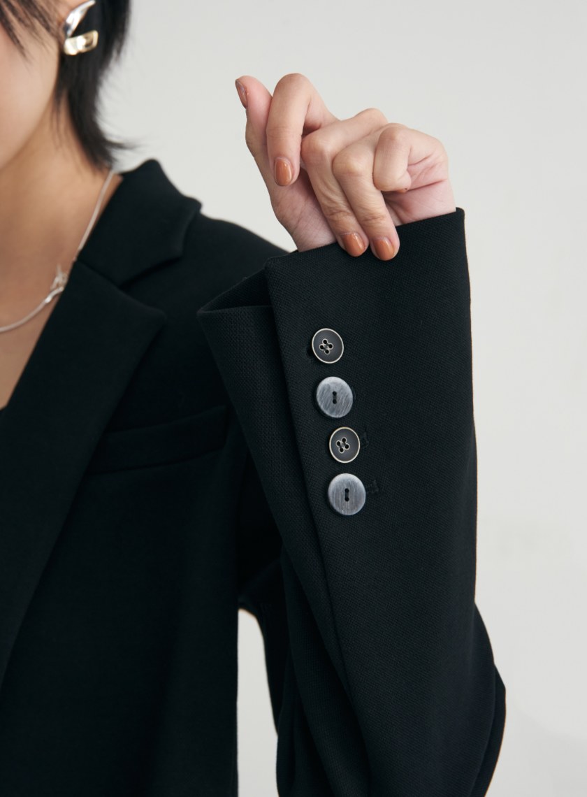 不對稱剪裁短版西裝外套